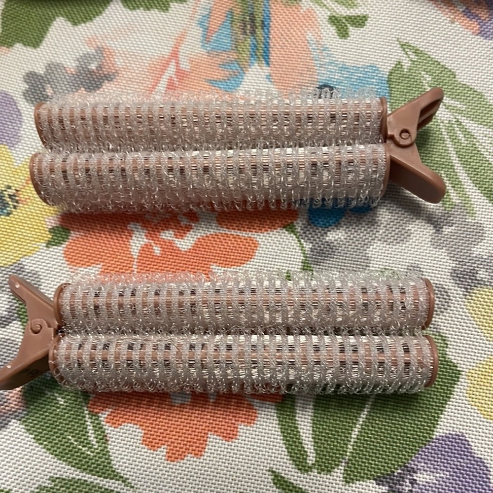 Volumizing roller clips ,New without tags. - Picture 4 of 5